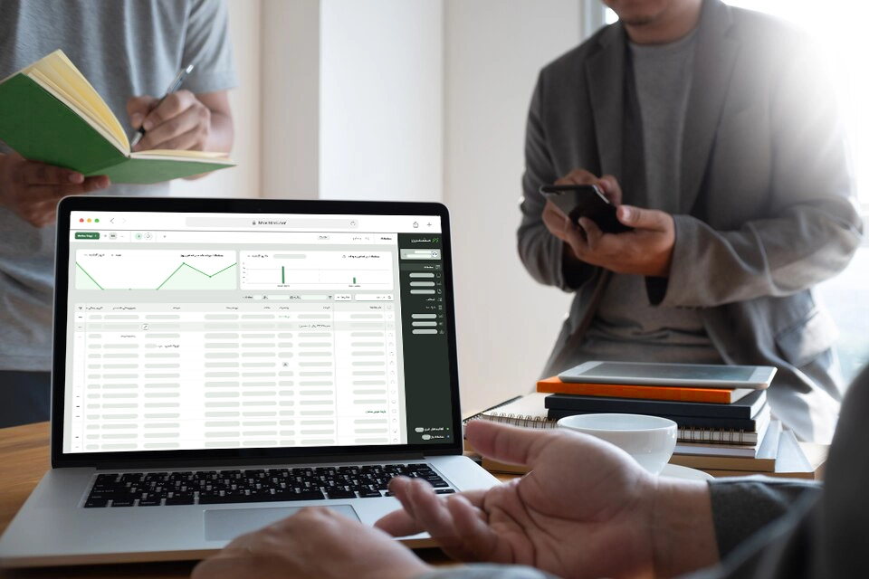 سازگار با نرم‌افزار CRM در تیم‌ها